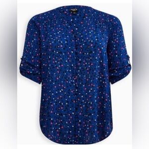 💙 Torrid 6X Blue Harper Top with Hearts and Stars